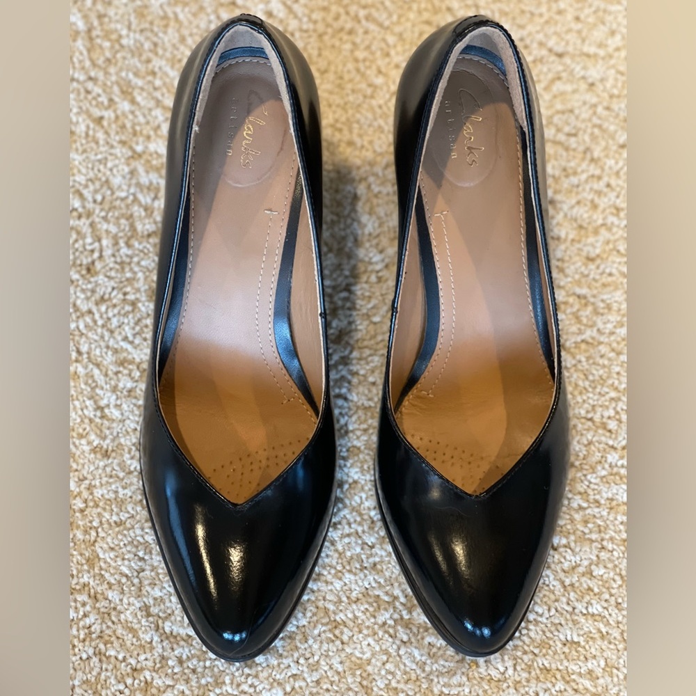 Clarks Black Pointed Toe Leather Pumps